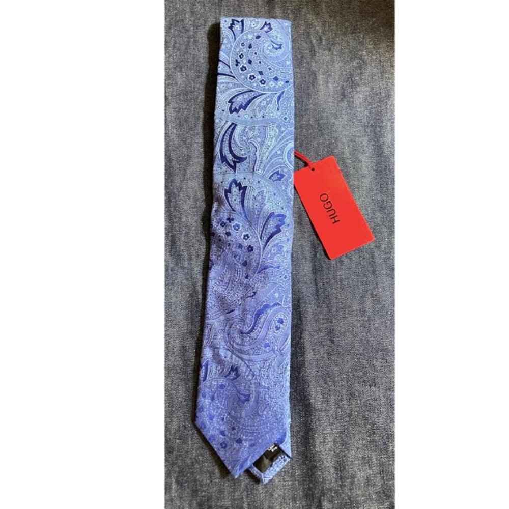 NWT Hugo Boss blue paisley silk tie